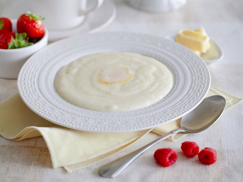 Il porridge di semolino è la colazione ideale per una giornata al muesli nella dieta dei 6 petali